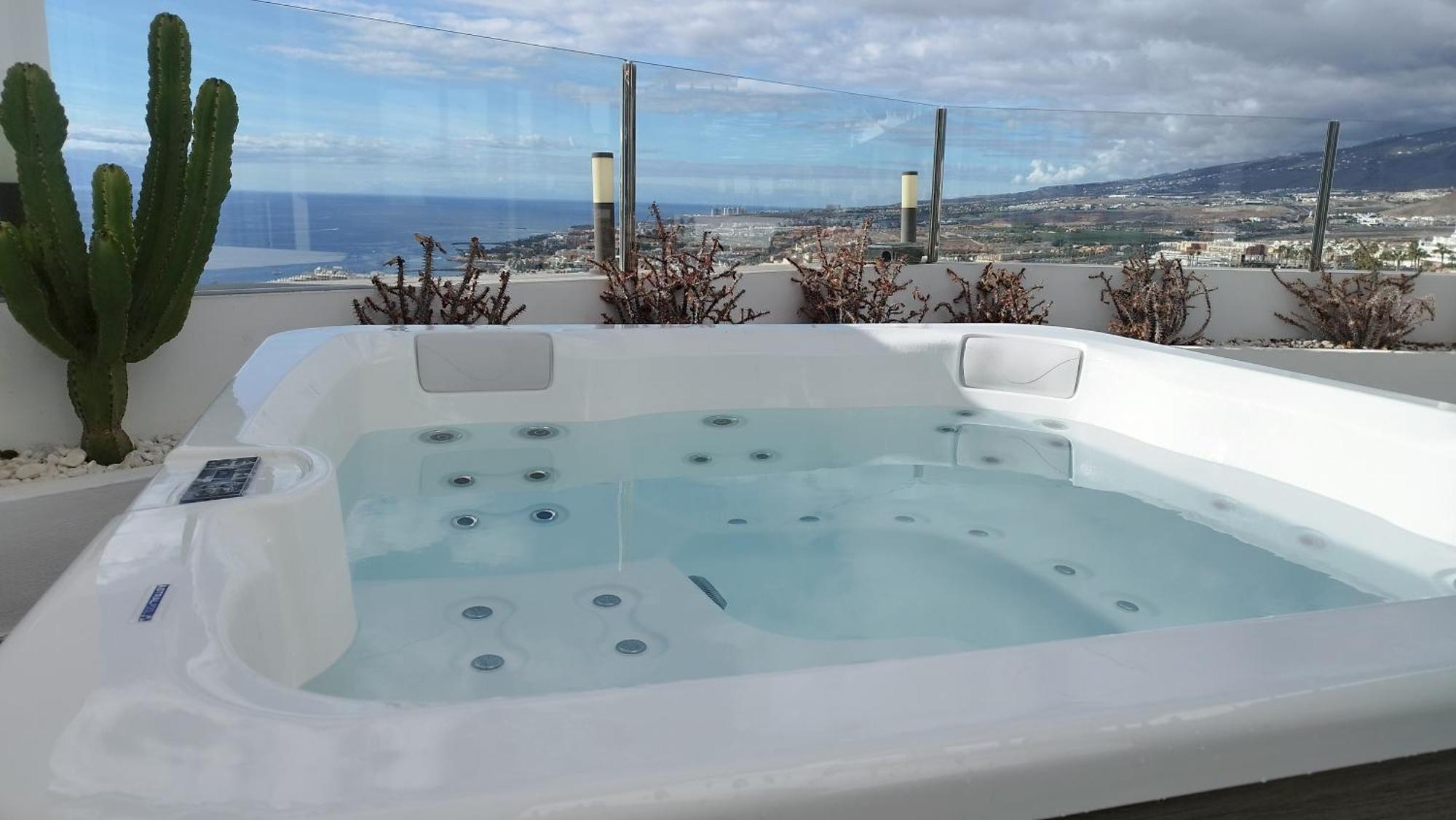 Sunset White Villa - Ocean View, Jakuzzi, Heated Pool, Air-Conditioning, Grill Playa de las Americas  Luaran gambar